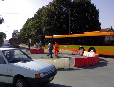 Rotatoria al cimitero: sperimentazione del transito dei veicoli di trasporto urbano